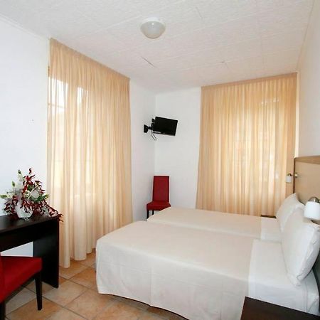 Albergo Maccagno Exterior photo