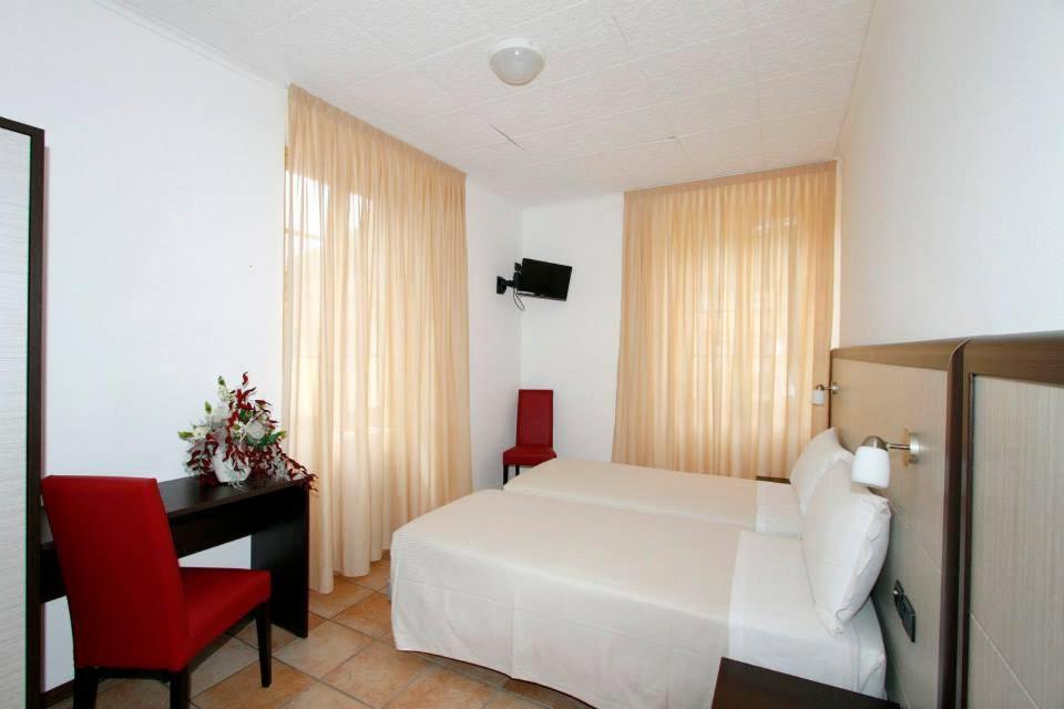 Albergo Maccagno Exterior photo